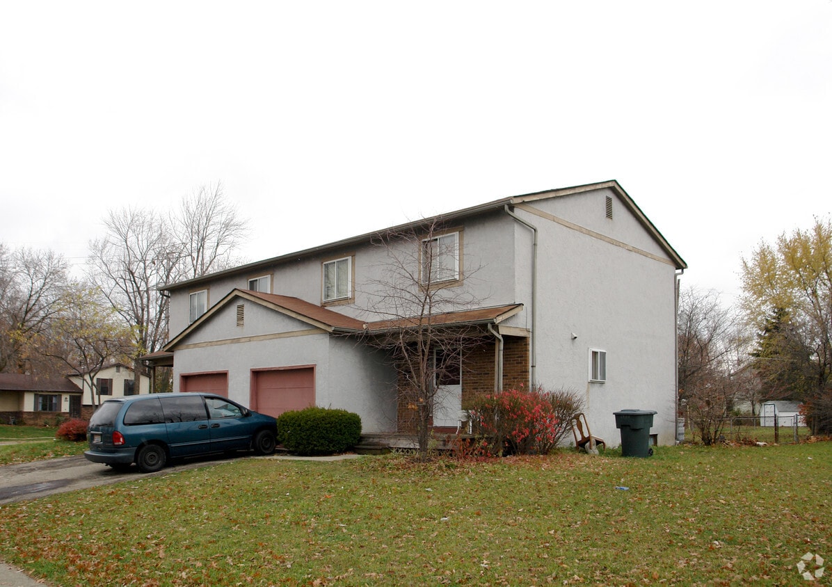 Building Photo - 4842-4844 Tamarack Blvd