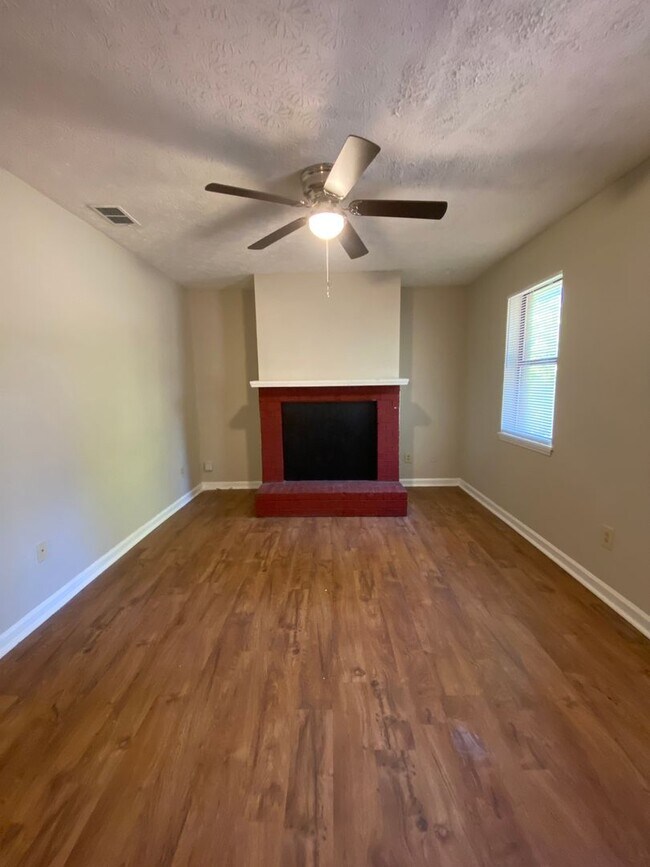Building Photo - 115/117 Oak Park Ct