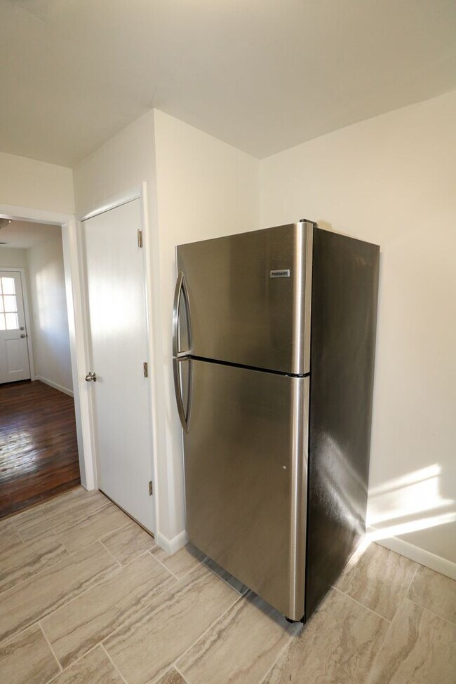 Building Photo - Adorable Pell City Home