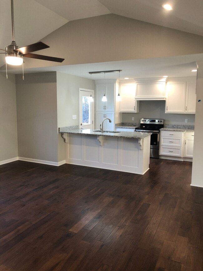 Building Photo - 300 Clancey Ln