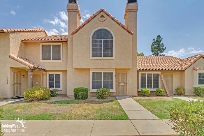 Foto principal - Bright 2Bdm 2.5Ba Townhome at Villa de Paz!