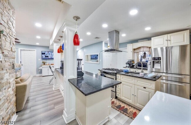 Building Photo - 376 Elmora Ave