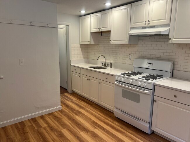 Building Photo - 207 Salem St