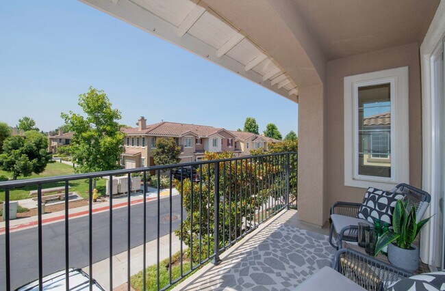 Foto del edificio - Homes Management - 2 Bed, 2 Bath Townhouse...
