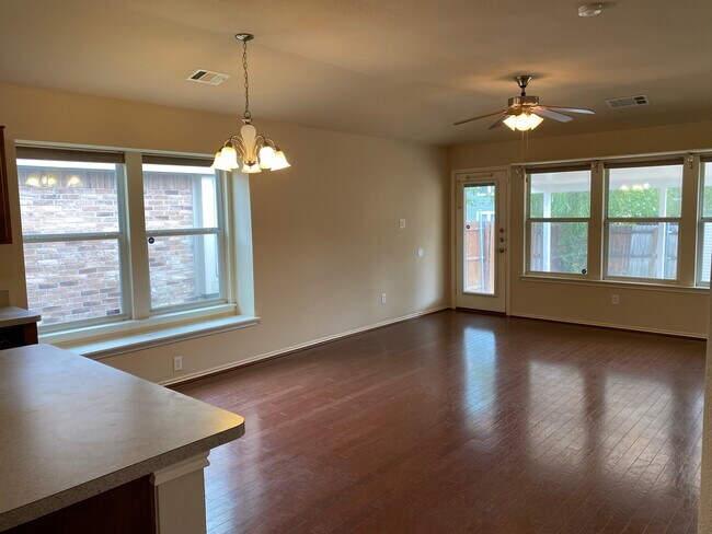 Building Photo - 8821 Highland Orchard Dr