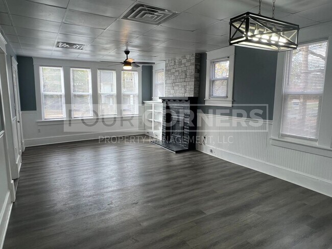 Foto del edificio - Maple Ave Duplex Apartments