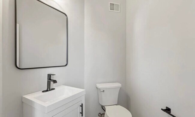 Foto del edificio - 1460 Pangbourne Way