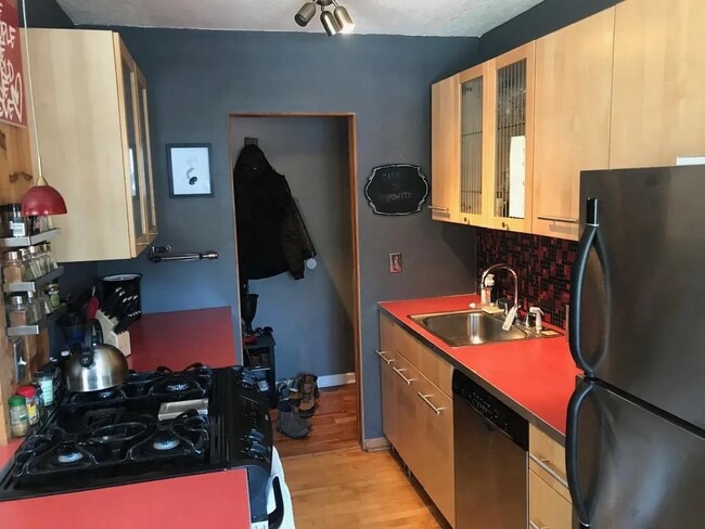 Foto del edificio - 2747 DuPont Ave S