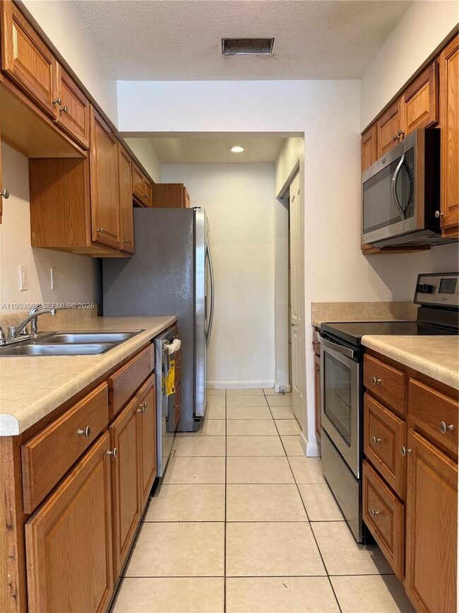 Foto del edificio - 951 SW 16th St