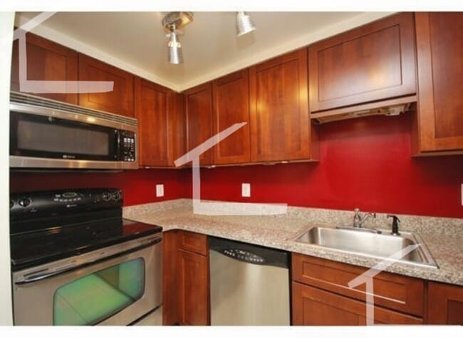 Charming 4 Bedroom-No Broker Fee - Charming 4 Bedroom-No Broker Fee Apartment