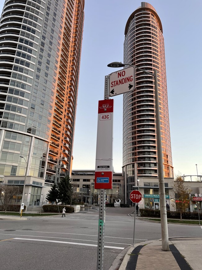 BUILDING - 135 Village Green Sq