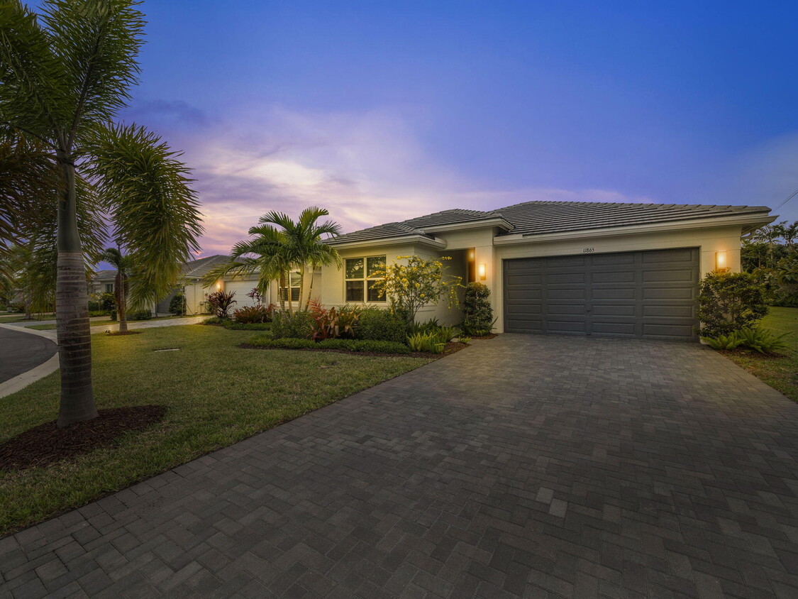 Foto principal - 11865 SW Oceanus Blvd