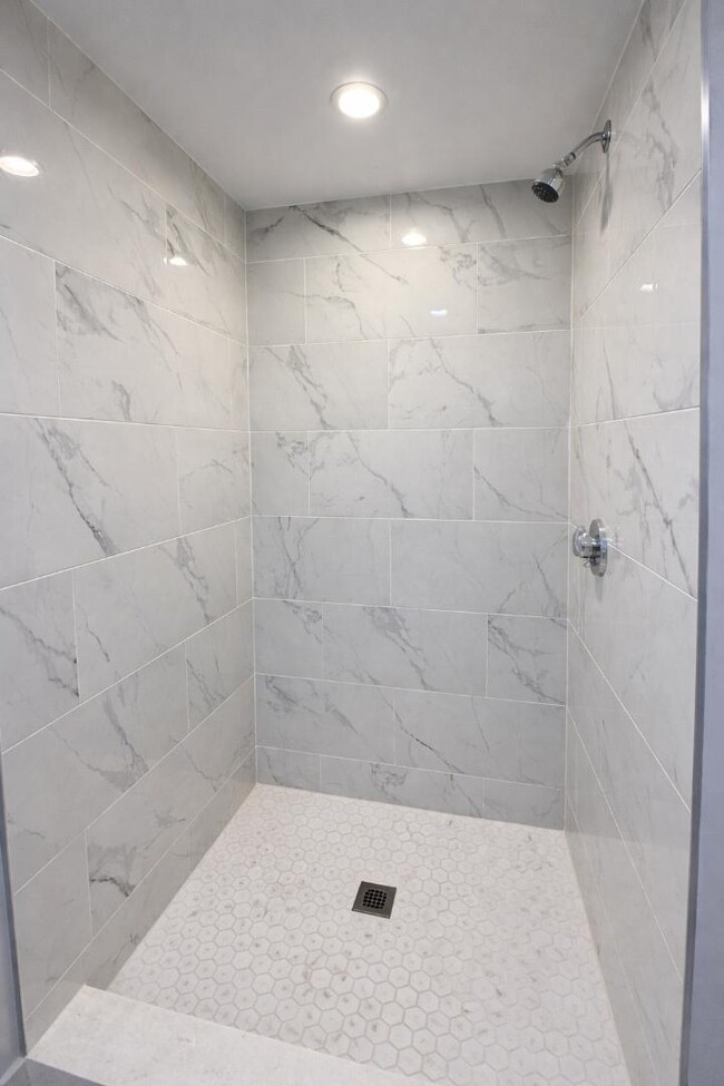 Building Photo - 510 Main St