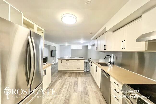 Photo du bâtiment - Newly Renovated 2-Bedroom | 1,000 Sq Ft | ...