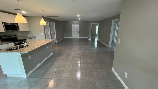Foto del edificio - GORGEOUS 4 Bedroom, 2 Bathroom Home in Pal...