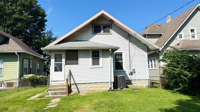 Building Photo - EAST SIDE UPDATED 3 BEDROOM CRAFTSMAN STYLE HOME AVAILABLE NOW!
