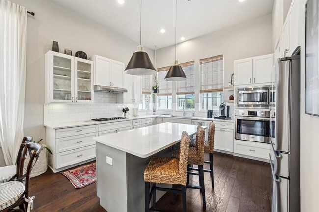 Foto del edificio - 1305 Town Creek Dr