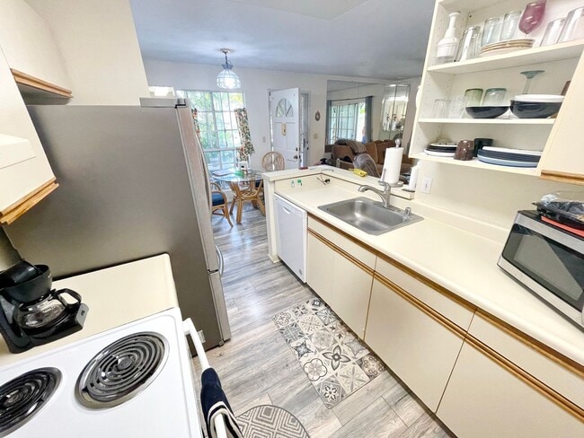 Building Photo - Charming 1BR, 1.5BA Ground Floor Condo – Fully Furnished & Move-In Ready! Seasonal Rental Availab...