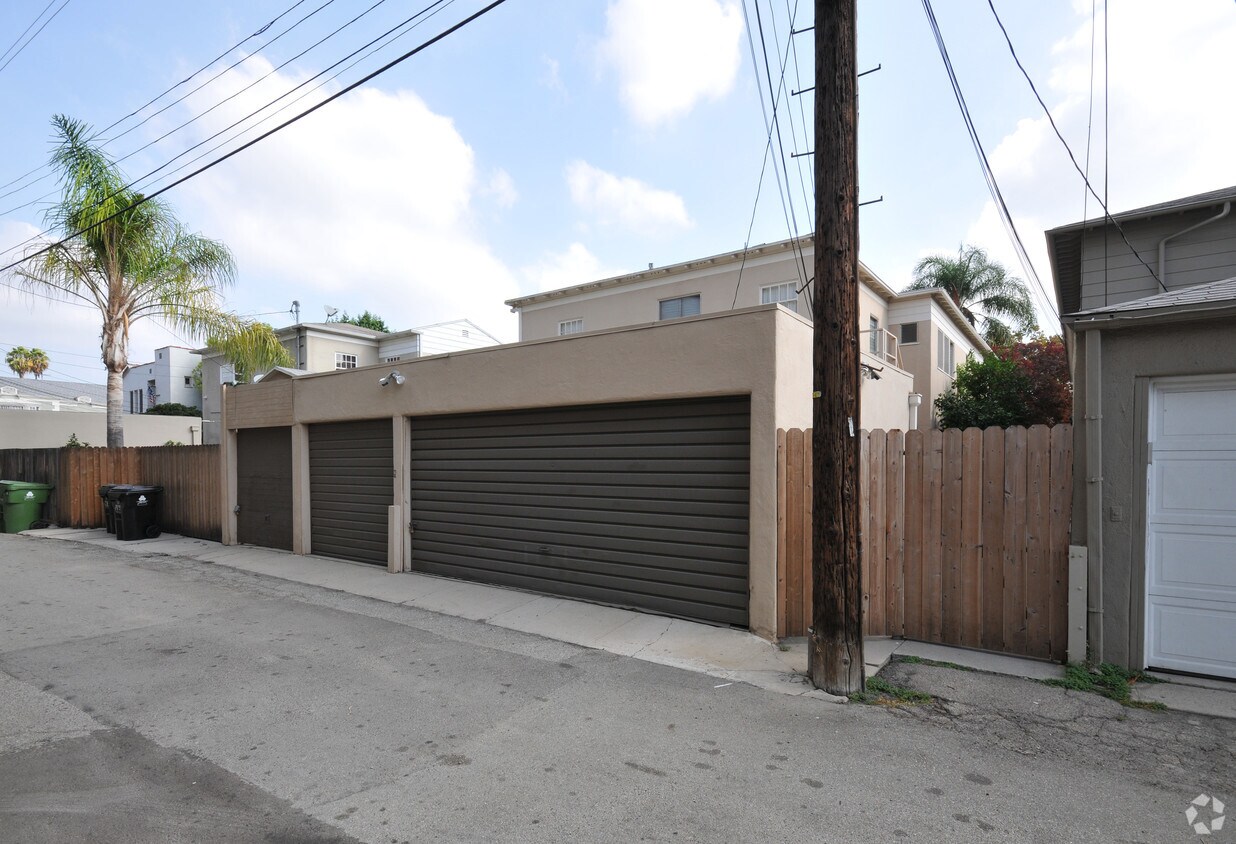 Building Photo - 111 S Harper Ave