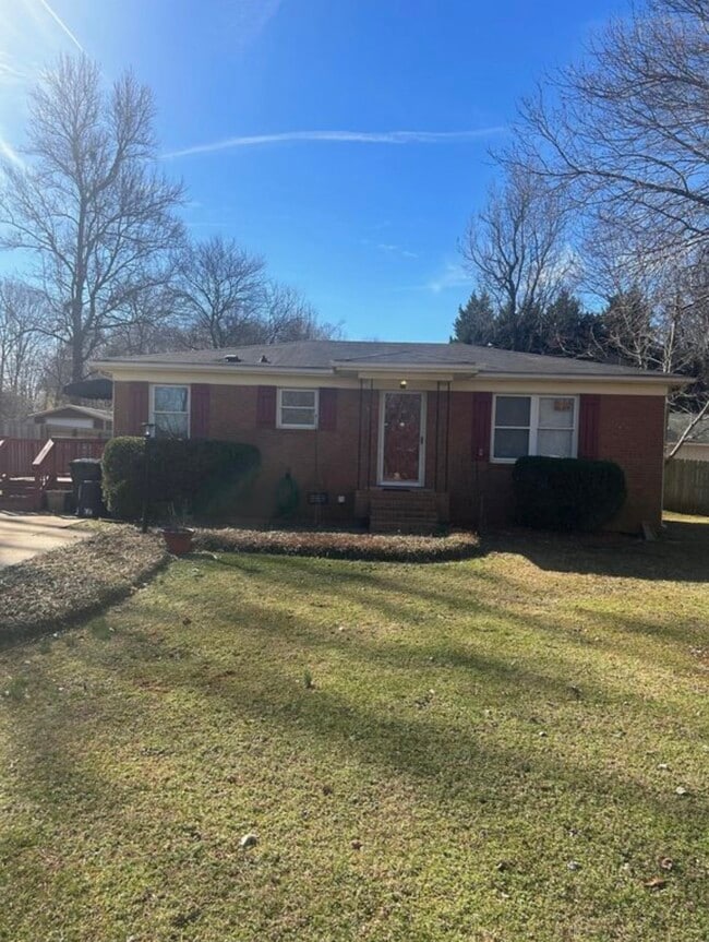 Front of home - 102 Greentree Dr