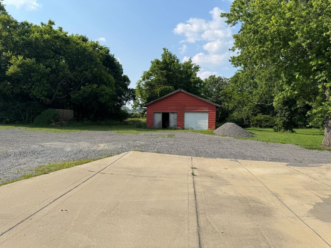 Foto del edificio - 6879 Lebanon Rd