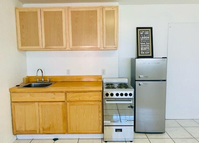 Building Photo - 500 W Oakland Park Blvd