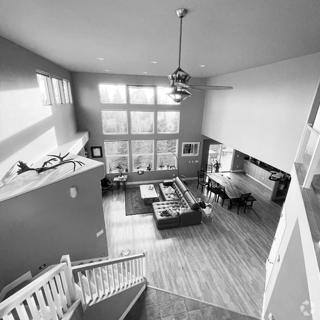 Building Photo - 15920 Sunset Bend Cir