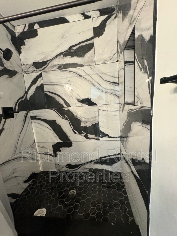 Foto del edificio - 2241 Kingsbrook Dr