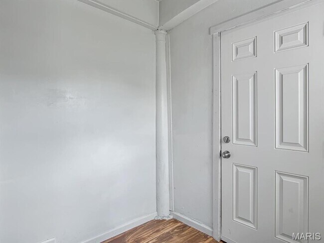 Foto del edificio - 5611 Hallows Ave