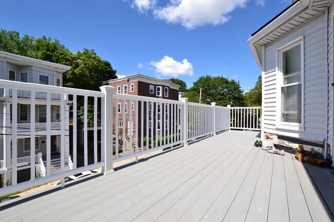 Building Photo - 29 Hunnewell Ave