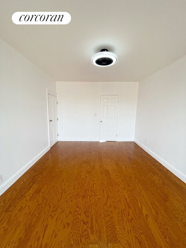 Foto del edificio - 8 Monroe St