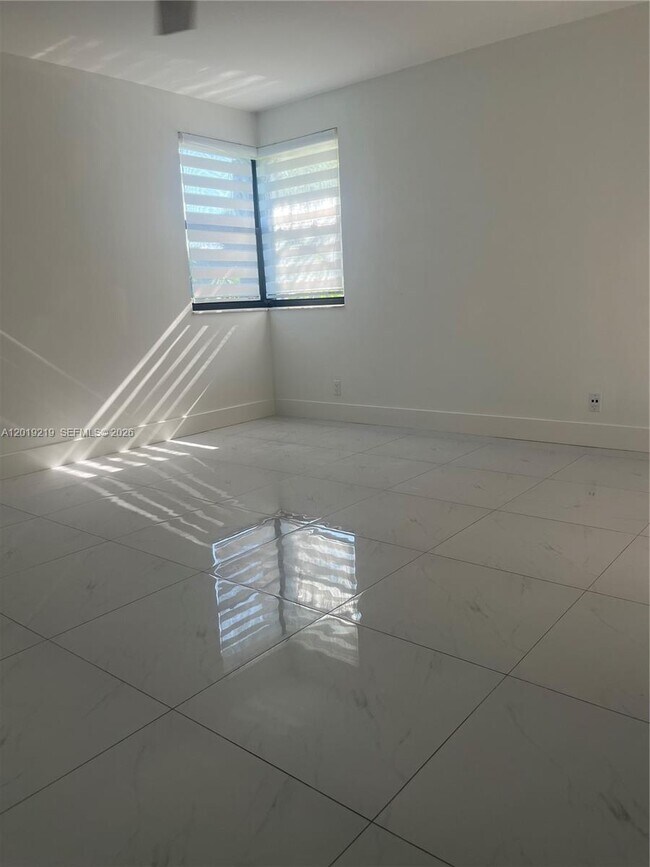 Foto del edificio - 10121 W Sunrise Blvd