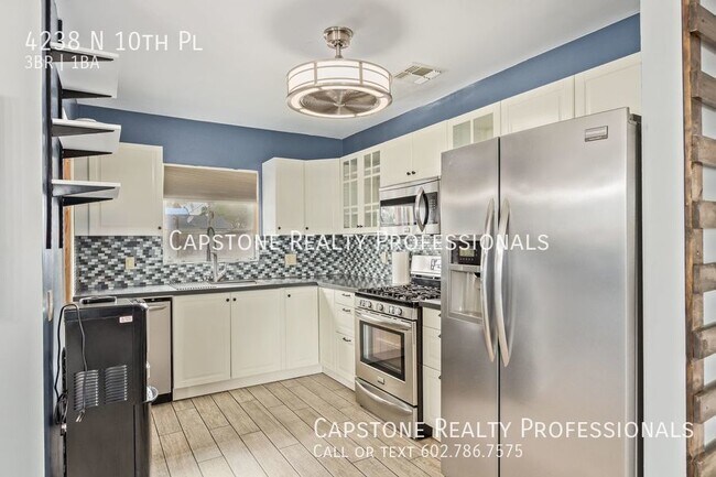 Building Photo - Beautifully updated 1950s 3 bed 1 bath hom...