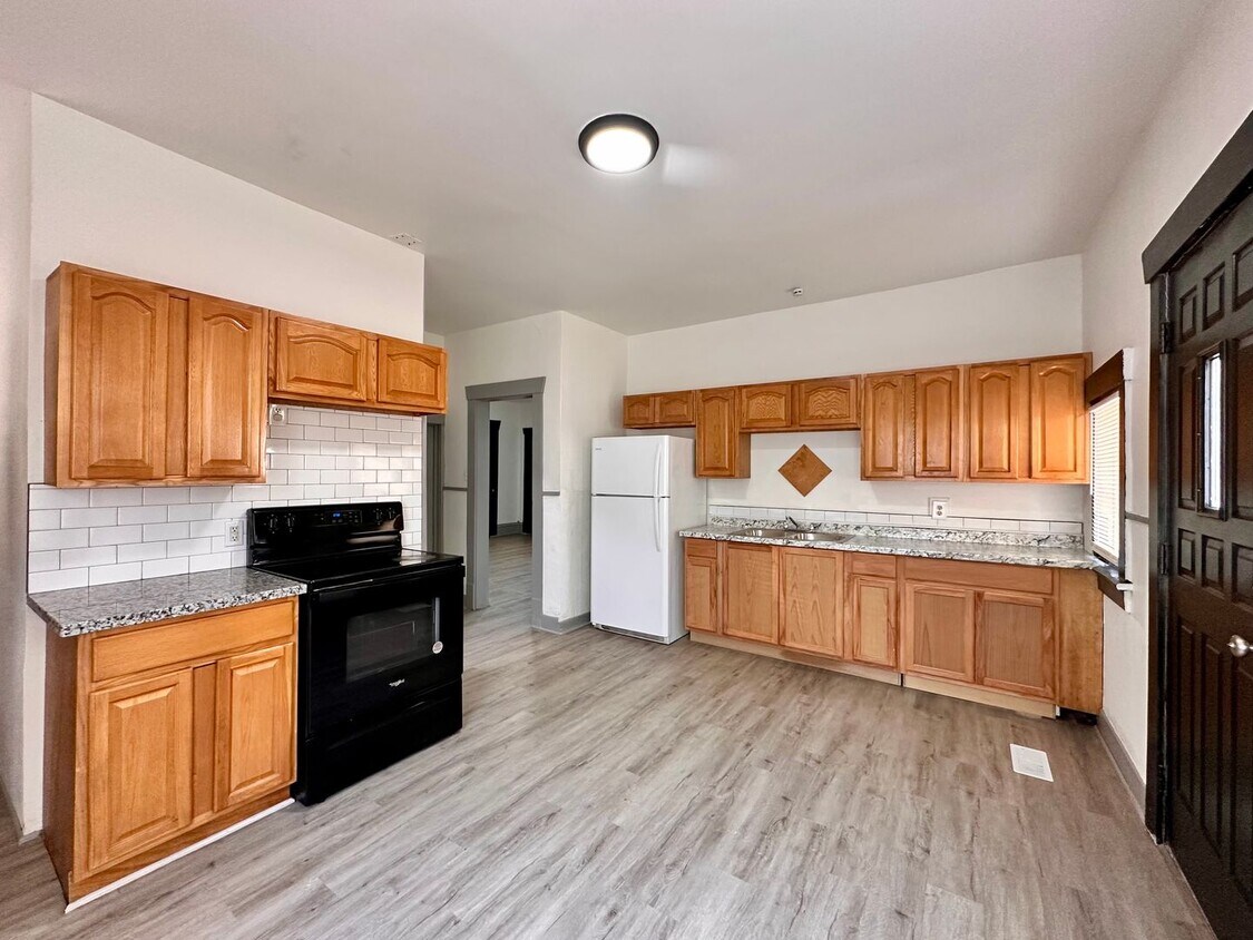 Foto principal - 2907 E Jackson Ave