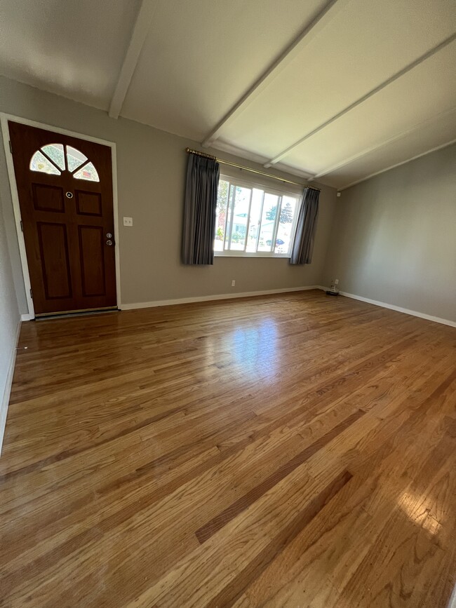 Foto del edificio - 15551 Cranbrook St