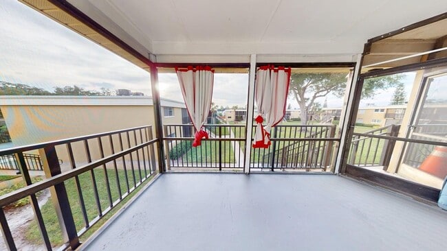 Building Photo - 1000 Lake of the Woods Blvd