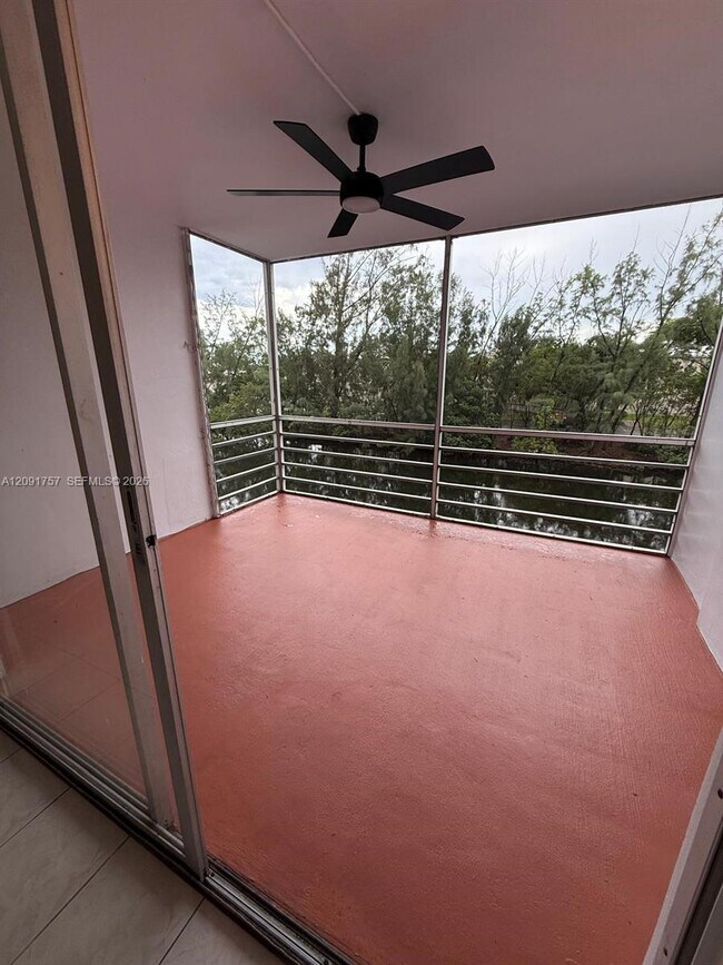 Foto del edificio - 3660 NE 166th St