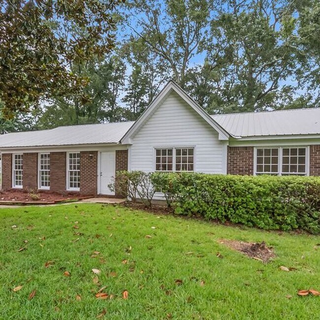 Photo - Spacious and Lovely Brick Home in Northpor...