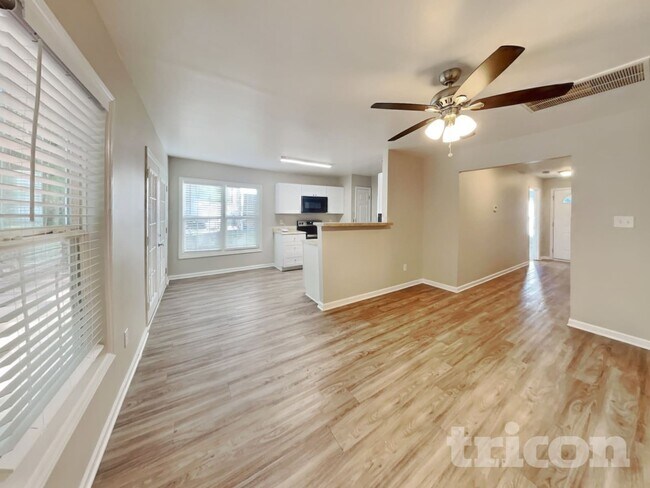 Foto del edificio - 128 Randolph Dr