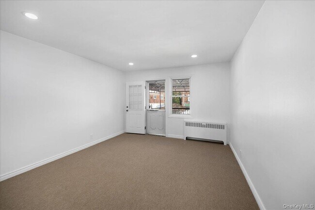 Foto del edificio - 163 Glover Ave