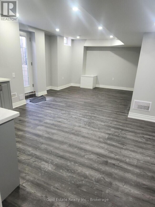 Photo du bâtiment - 34 Pinestaff Rd