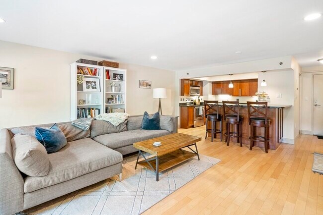 Foto del edificio - 1600 Beacon St