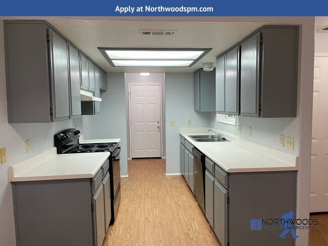 Building Photo - Nice 2 Bedroom 1 Bathroom Duplex-Grants Pass