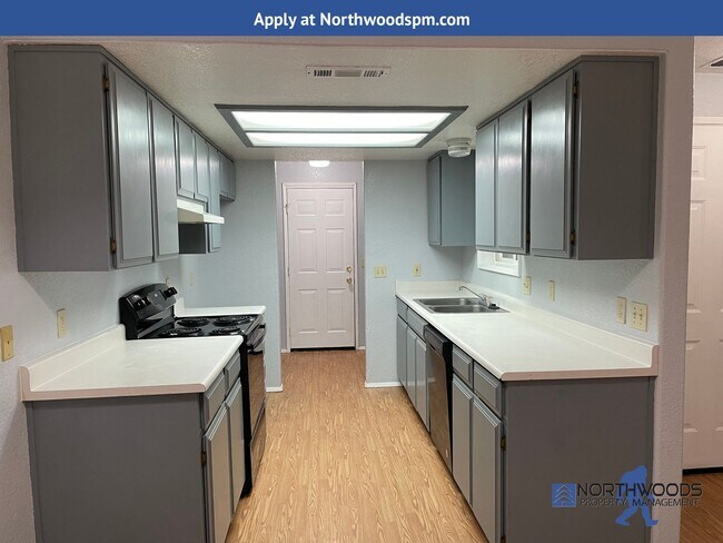 Foto del edificio - Nice 2 Bedroom 1 Bathroom Duplex-Grants Pass