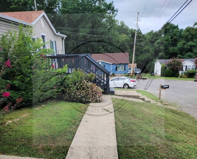 Foto del edificio - Three Bedroom, Ranch Style North Nashville...