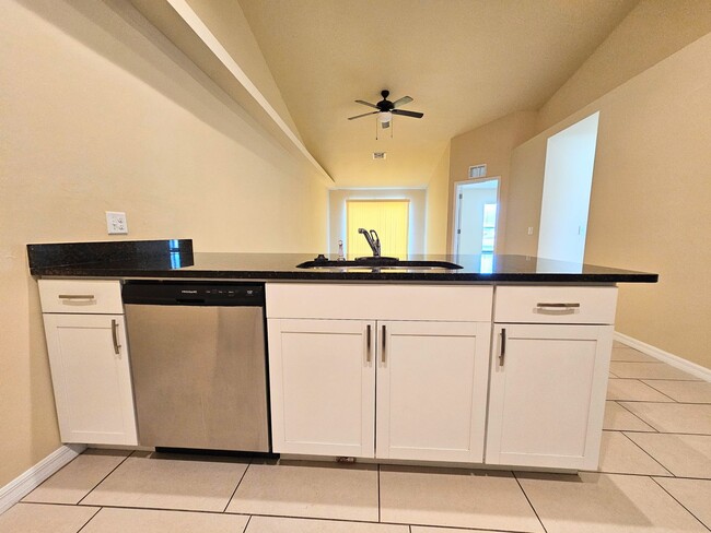 Building Photo - Charming 3BR/2BA