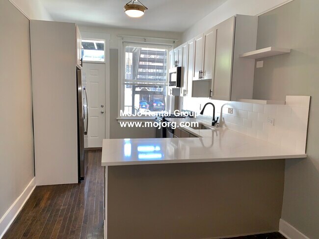 Building Photo - 3759 N Wilton Ave