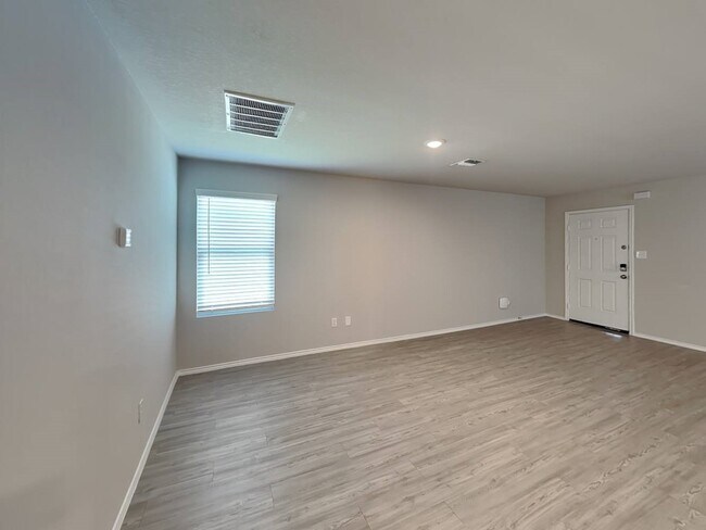 Foto del edificio - 7327 Plata Cir