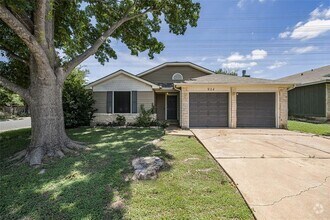 Building Photo - 914 Peggotty Pl