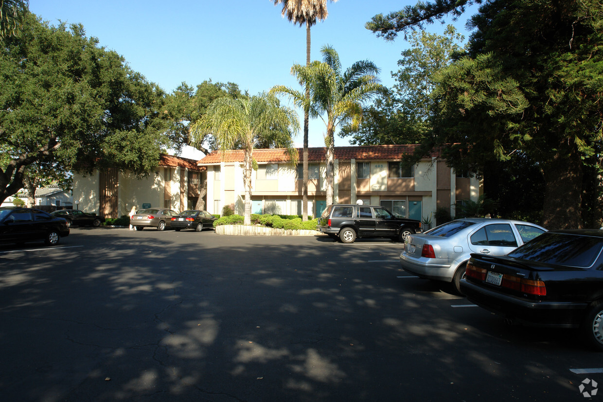 Building Photo - Cottage Oaks Apartments